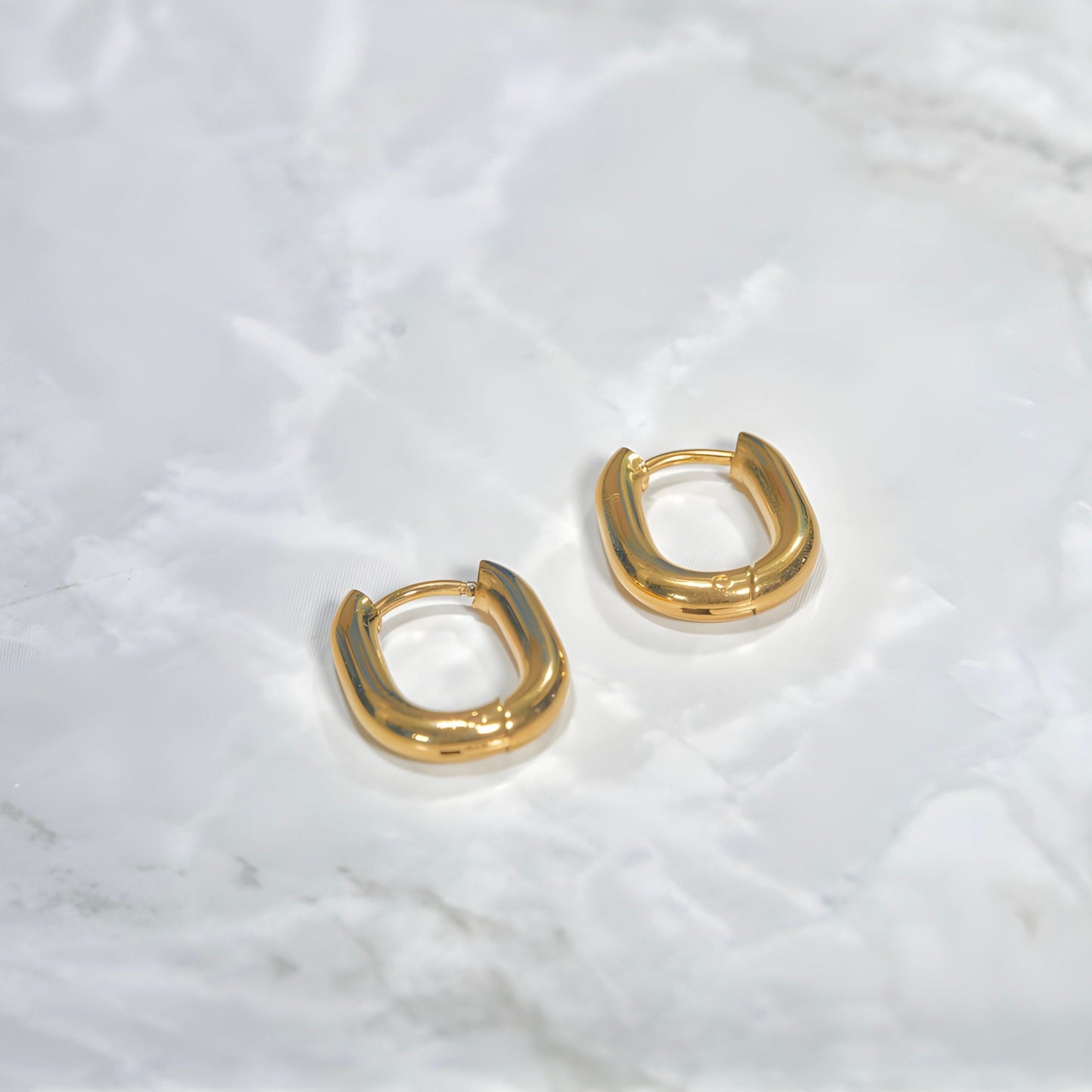 Sif Hoops 18 karat forgyldt vandfast billede af øreringe ovale øreringe