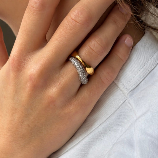 Zea ring på hånd 