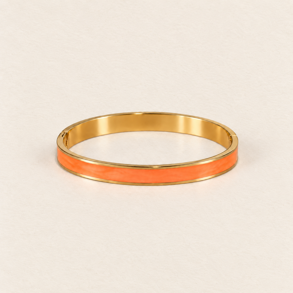 Kaja Coral Armbånd i forgyldt stål med orange emalje vandfast 